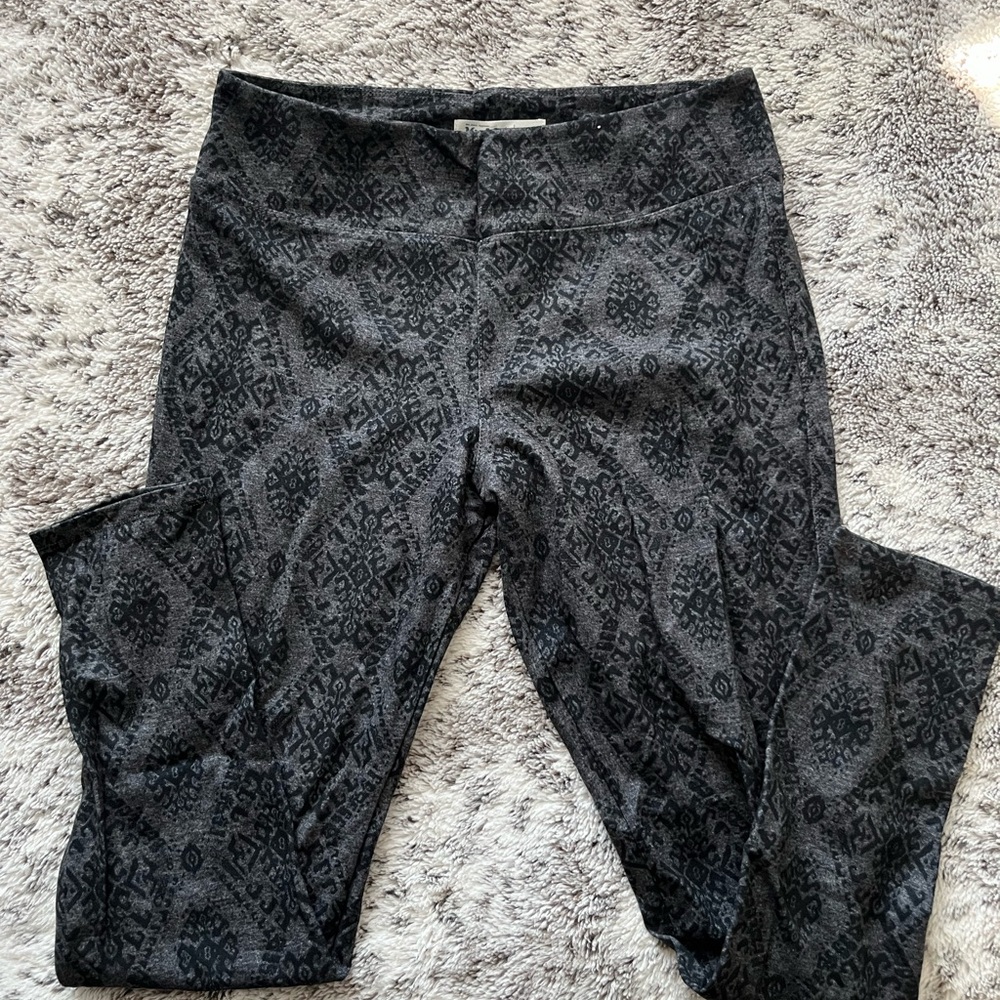 Mudd Gray Patterned Leggings